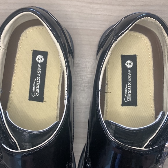 Easy Strider black dress shoe with buckle size 5 boys - Picture 2 of 6